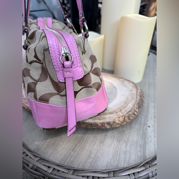 ~Coach~ Signature Satchel! - Picture 7 of 7